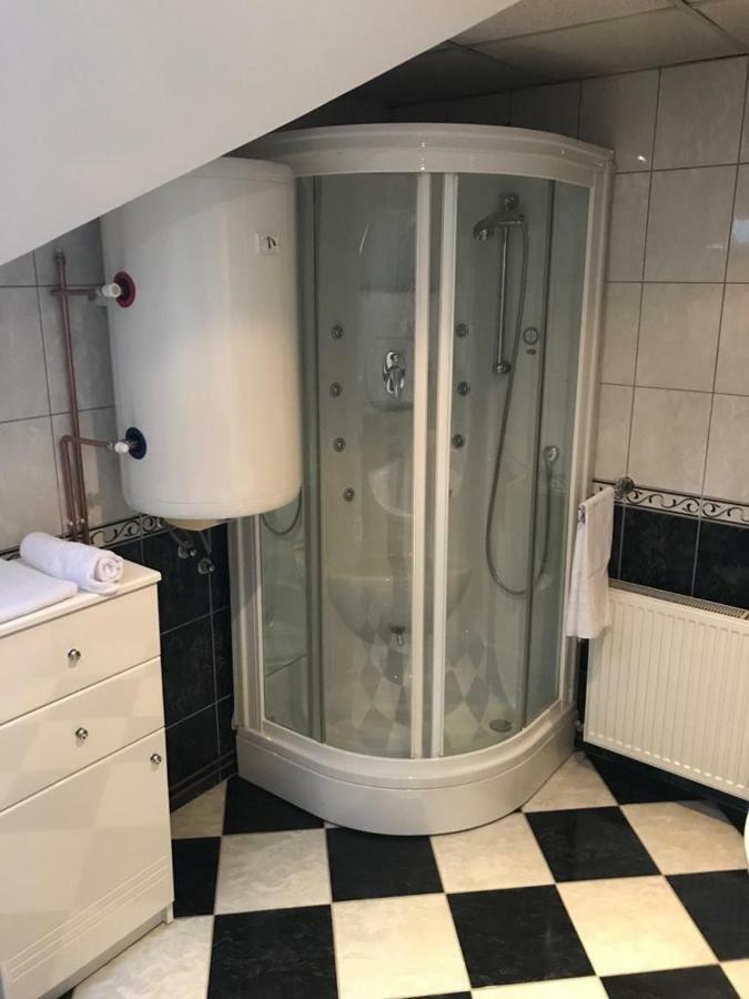 Tri Sesira Ljubovija Hotel Eksteriør billede