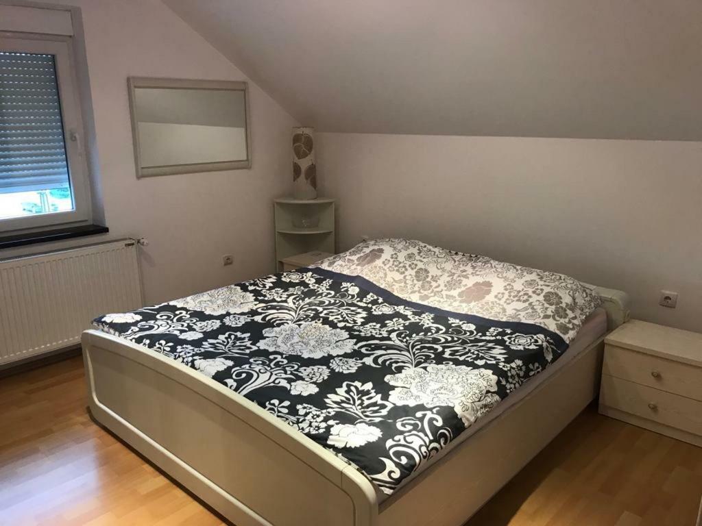 Tri Sesira Ljubovija Hotel Eksteriør billede