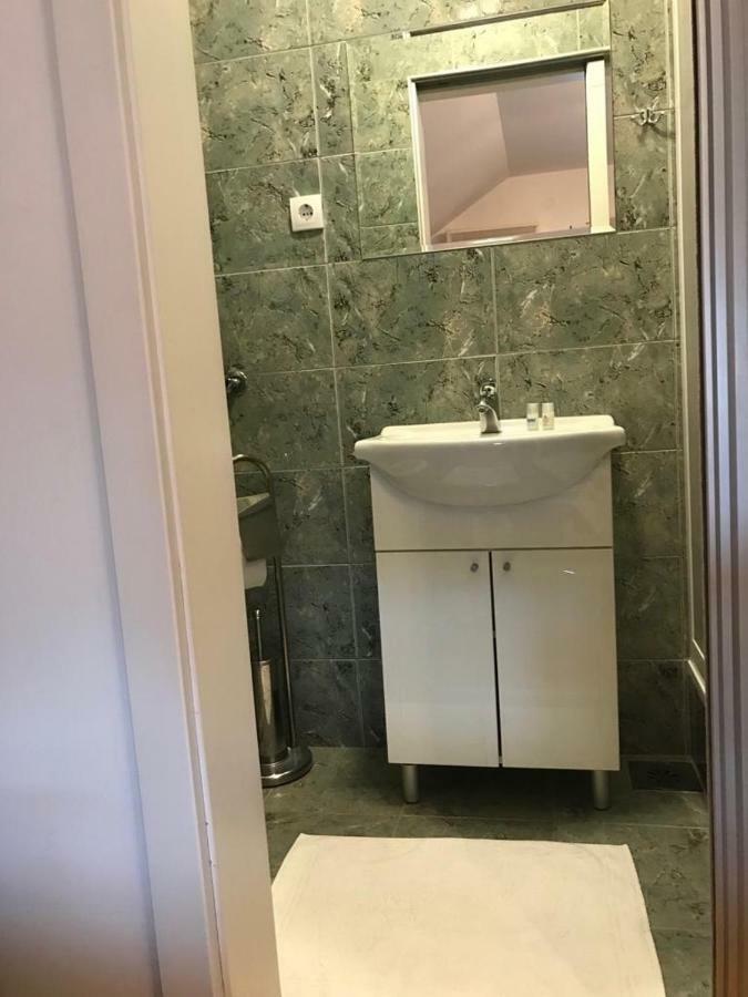 Tri Sesira Ljubovija Hotel Eksteriør billede