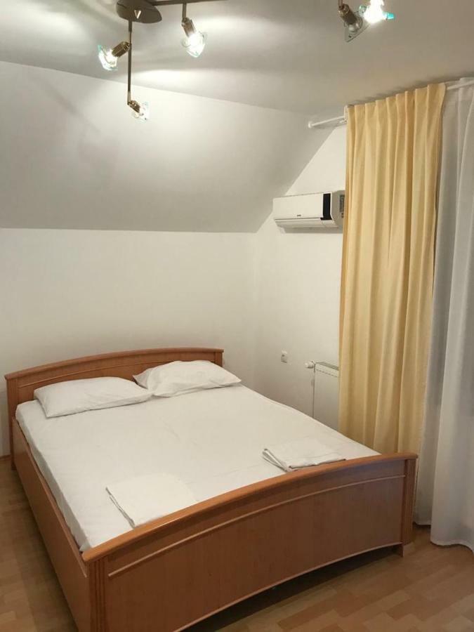 Tri Sesira Ljubovija Hotel Eksteriør billede