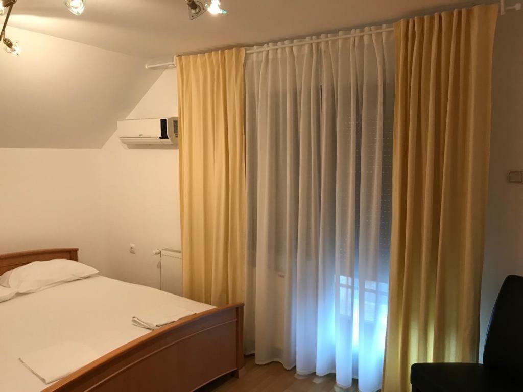 Tri Sesira Ljubovija Hotel Eksteriør billede