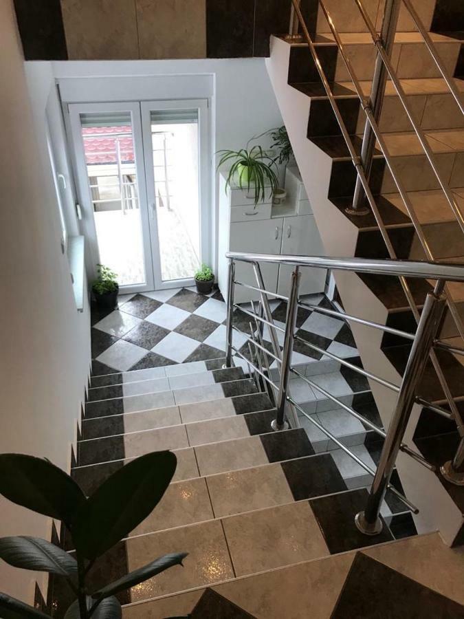Tri Sesira Ljubovija Hotel Eksteriør billede