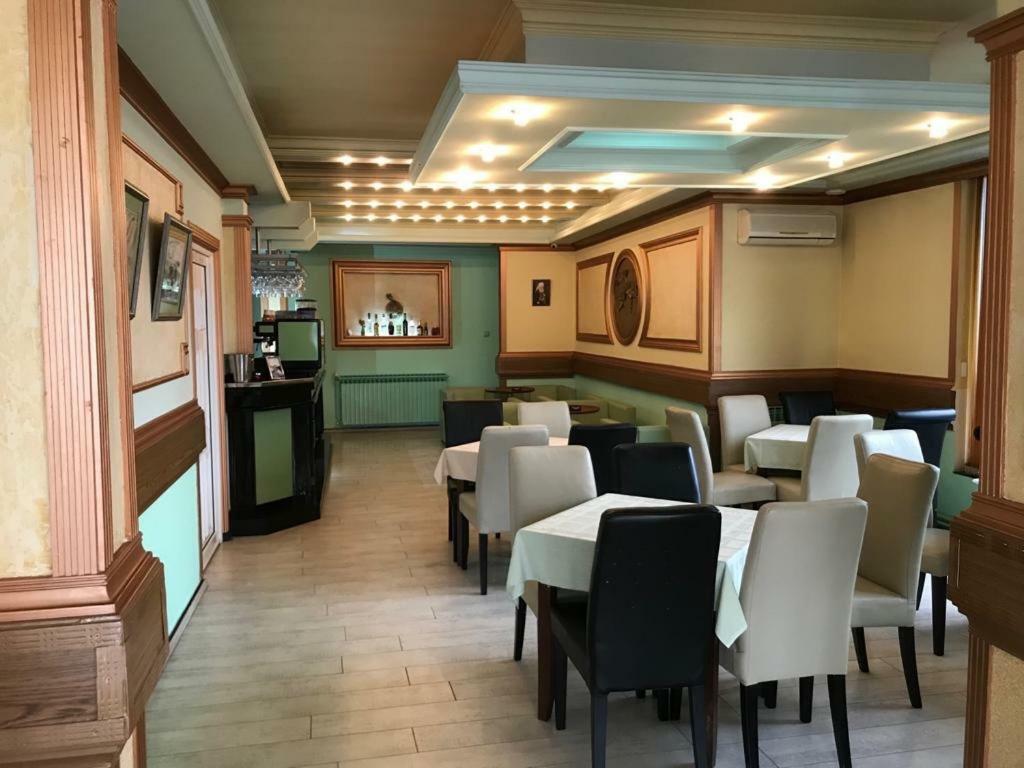 Tri Sesira Ljubovija Hotel Eksteriør billede